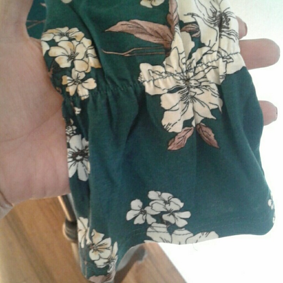 Soprano floral shoulder cutout top NWOT - Picture 5 of 5